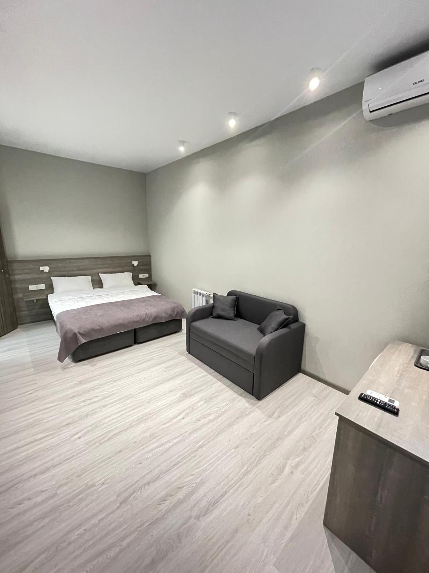 Hotel Seven Wysznewe Zewnętrze zdjęcie